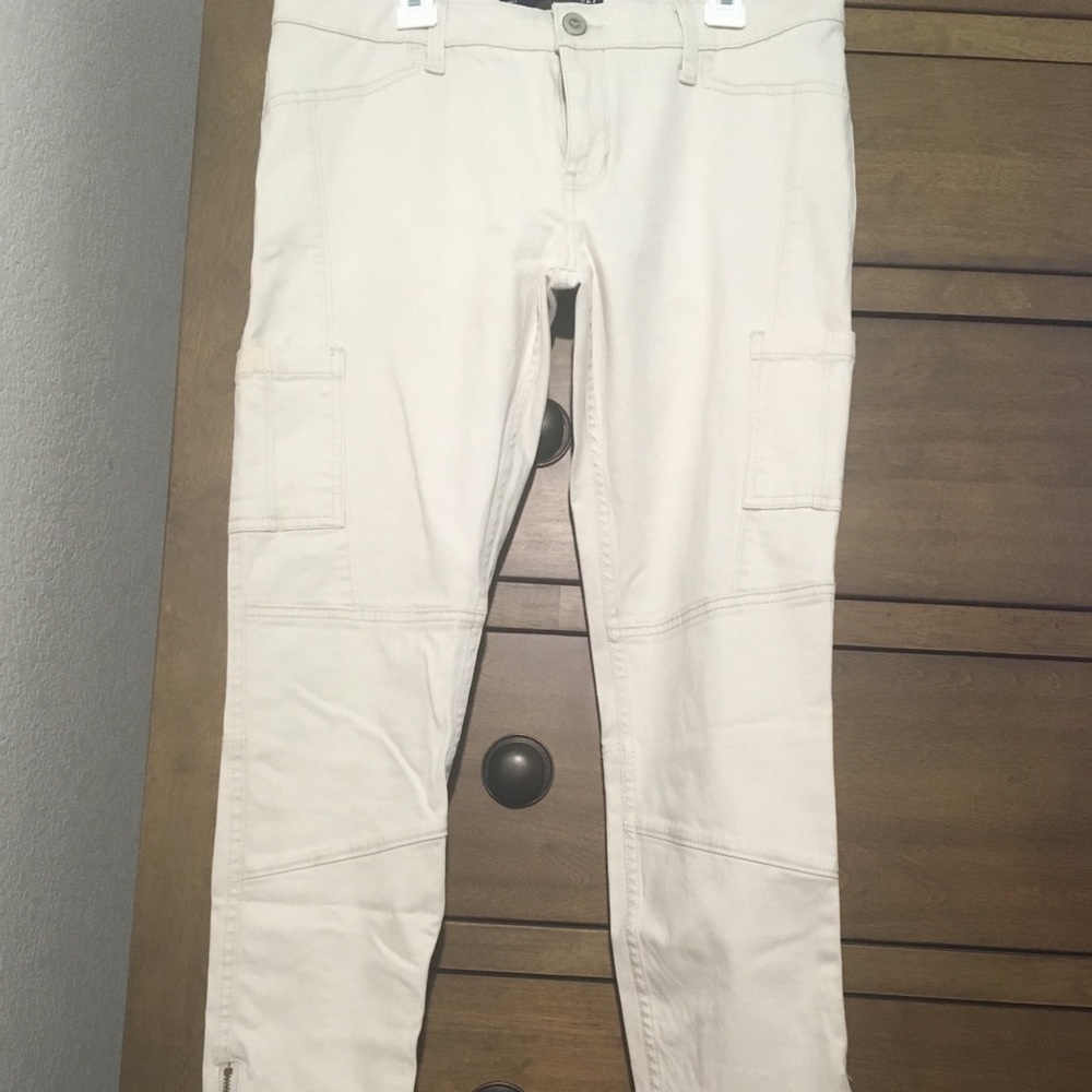 White crop Hollister pants